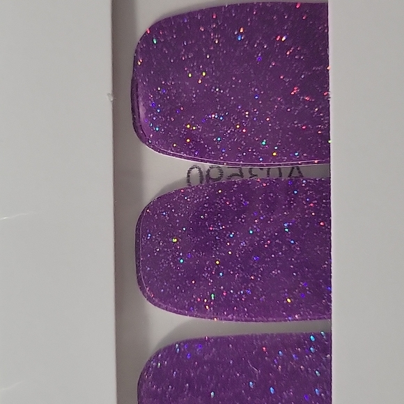 Color street 1 in 4 - Picture 3 of 3